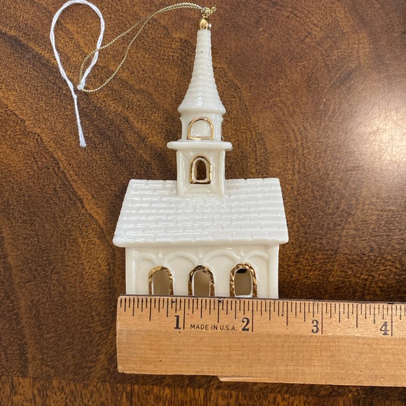 NWOT Ceramic Church with gold detail Ornament - Picture 6 of 9